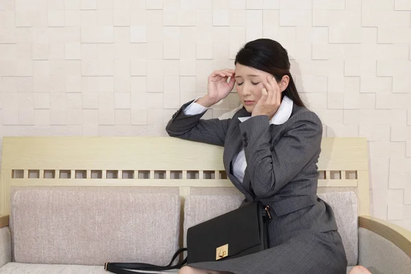 Geschäftsfrau Hat Kopfschmerzen — Stockfoto