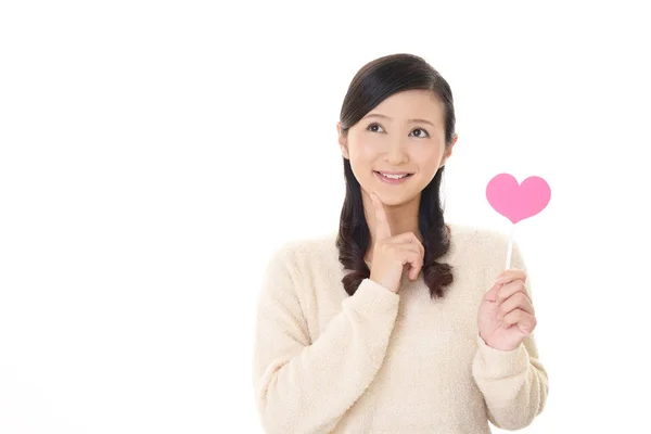 Sorrindo Mulher Segurando Rosa Coração Amor Símbolo — Fotografia de Stock