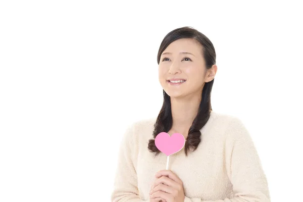 Sorrindo Mulher Segurando Rosa Coração Amor Símbolo — Fotografia de Stock