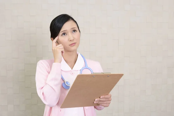 Portrait Thoughtful Young Nurse Thinking — Stock Photo, Image