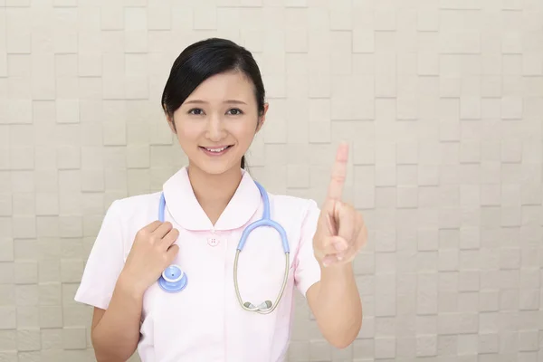 Retrato Enfermera Mostrando Gesto Número Uno —  Fotos de Stock