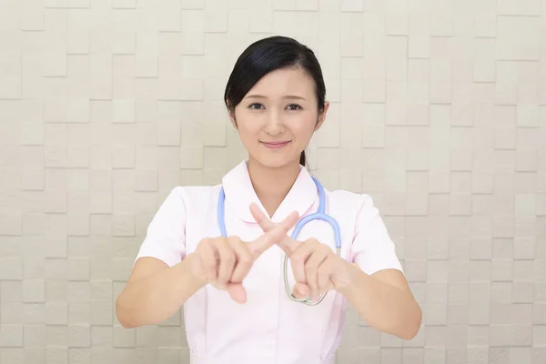 护士手势是禁止的标志 — 图库照片