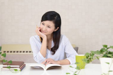 Günlüğe yazan kadın