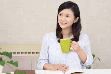 Günlüğe yazan kadın