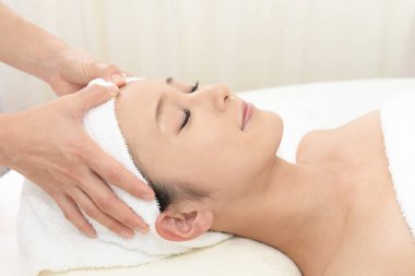 güzel güzel kadın için Spa masajı