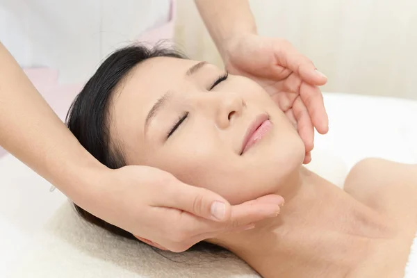 Beautiful Young Woman Receiving Facial Massage — Stock Photo, Image