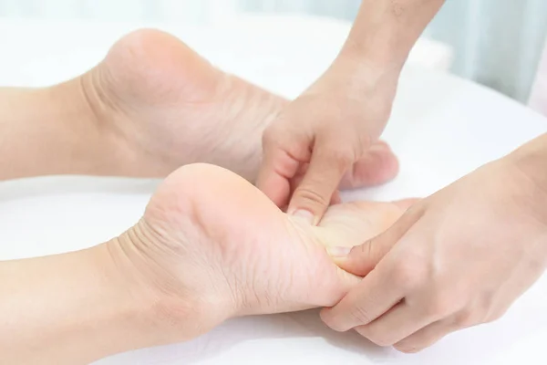 Close Feet Receiving Massage Spa — Stock Photo, Image