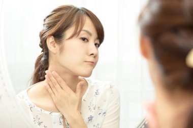 Kadın cildi ile sorunları var