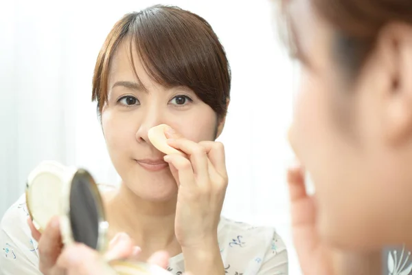 Leende Asiatisk Kvinna Makeup — Stockfoto
