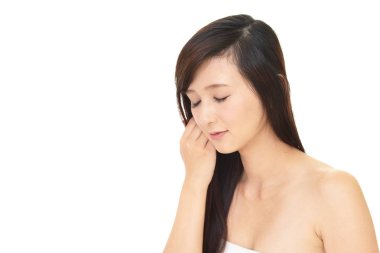 Güzel, uzun saçlı kadın.