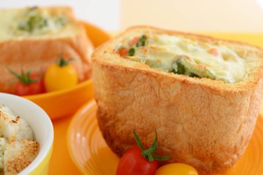 Lezzetli bir somun ekmek graten 