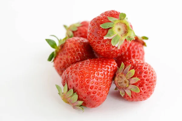 Fresas Frescas Aisladas Sobre Fondo Blanco — Foto de Stock