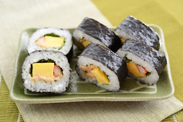 Roti Gulung Sushi Lezat Yang Dibuat Dengan Makanan Laut Segar — Stok Foto