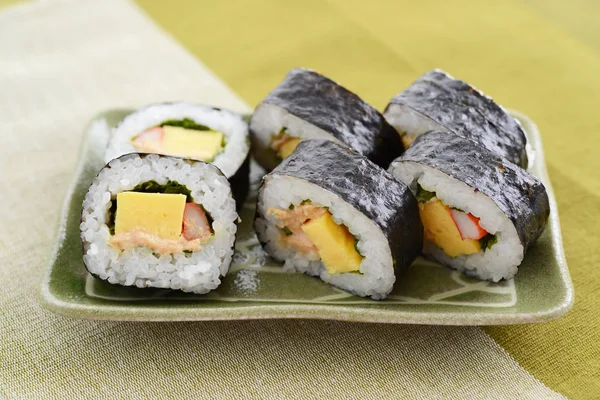 Roti Gulung Sushi Lezat Yang Dibuat Dengan Makanan Laut Segar — Stok Foto