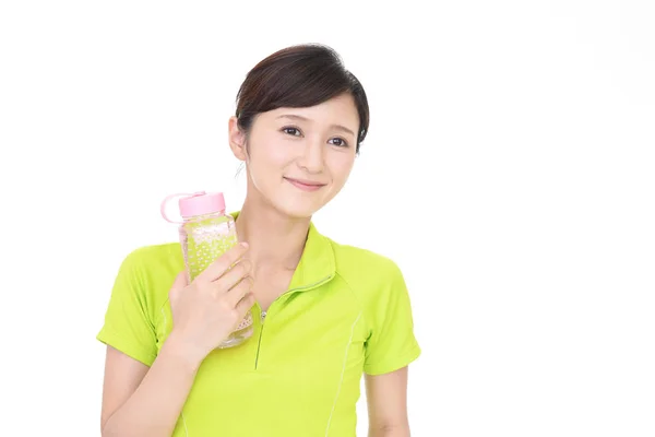 Mujer Sosteniendo Una Botella Agua — Foto de Stock