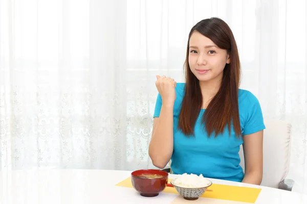 Woman Who Enjoys Japanese Food — Stock Photo, Image