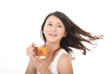 Çekici kadın çay vakit geçiriyor