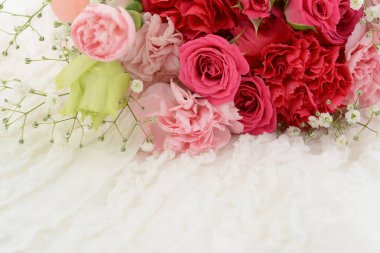 Güzel karışık çiçekli buket