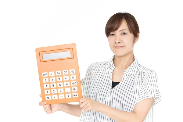 Mulher Sorridente Segurando Uma Calculadora — Fotografia de Stock