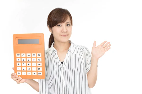 Mulher Sorridente Segurando Uma Calculadora — Fotografia de Stock