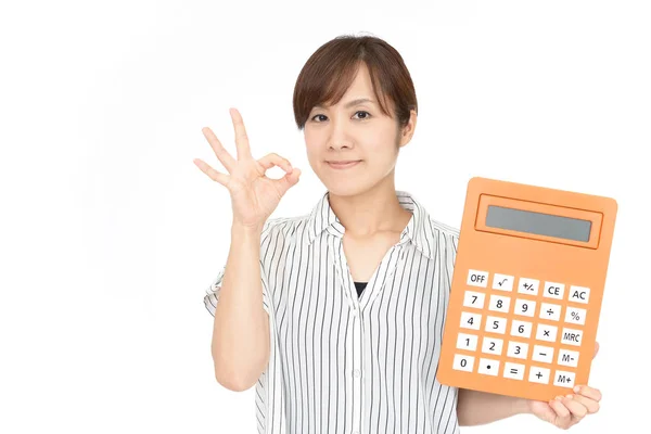 Usmívající Žena Kalkulačkou — Stock fotografie