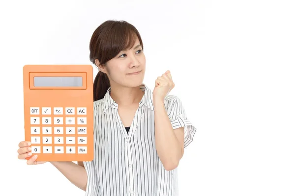 Usmívající Žena Kalkulačkou — Stock fotografie