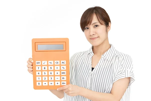 Усміхнена Жінка Тримає Калькулятор — стокове фото