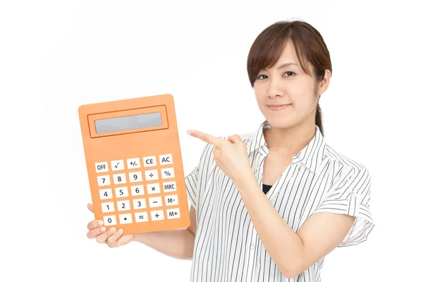 Mulher Sorridente Segurando Uma Calculadora — Fotografia de Stock