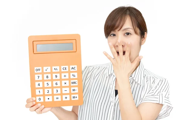 Mulher Segurando Uma Calculadora — Fotografia de Stock