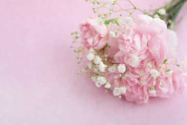 Güzel bir buket çiçek.