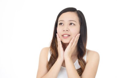 Yüzüne bakan kadın.