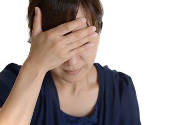 Ağlayan üzgün Asyalı kadın