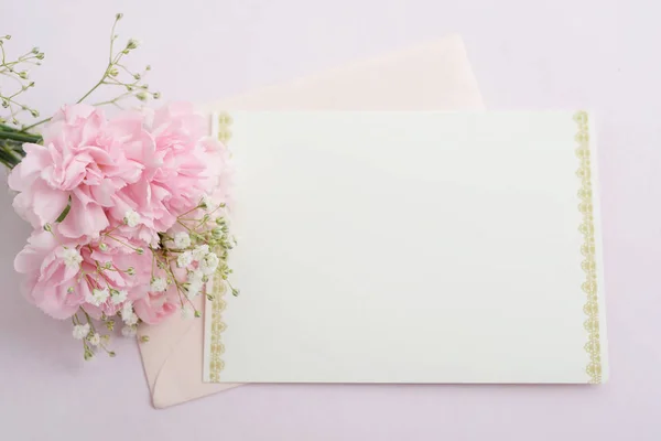 Envelope Com Cartão Branco — Fotografia de Stock