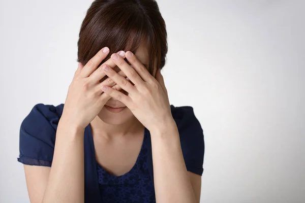 Triest Aziatische Vrouw Huilen — Stockfoto