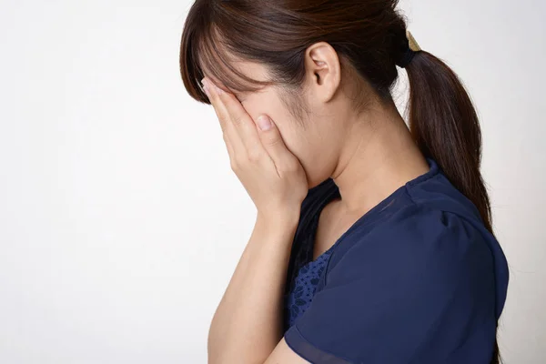 Triste Mujer Asiática Llorando —  Fotos de Stock