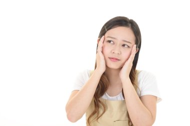 Başı ağrıyan kadın