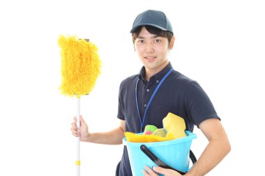 Beyaz arka plan üzerinde izole gülümseyen Asya hizmetli