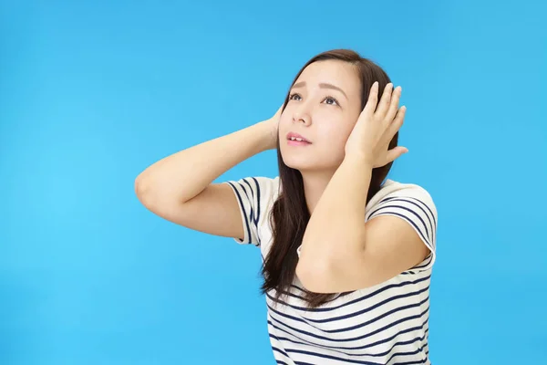 Frustrated Asian Woman Isolated Blue Background — Stock Photo, Image