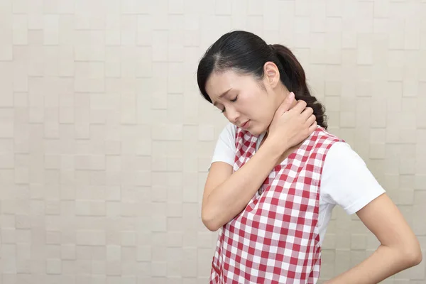 Woman Who Has Shoulder Pain — Stock Photo, Image