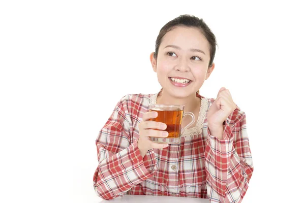 有吸引力的女人有茶的时间 — 图库照片