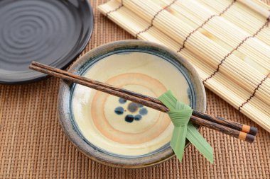 Japon tarzı Sofra yemek masası üzerinde