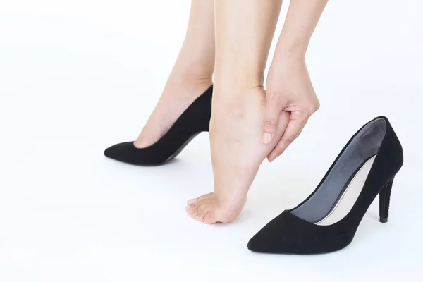 Yüksek Topuklu Ayakkabı Giyen Sonra Acı Içinde Kadın Ayakları Resmi — Stok fotoğraf