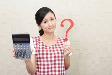 Soru işareti olan kadın