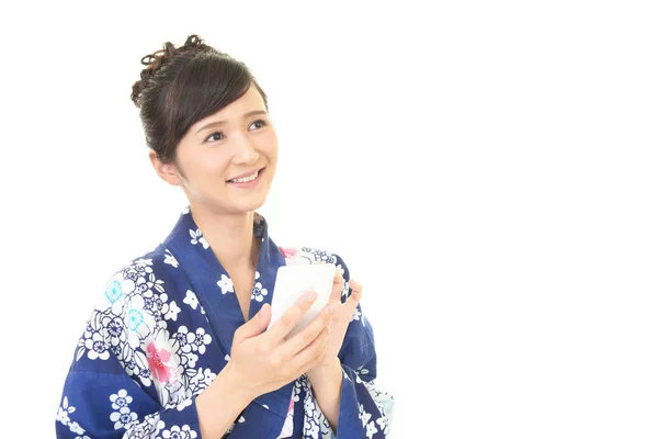 Sonriente Mujer Japonesa Usando Teléfono Inteligente —  Fotos de Stock