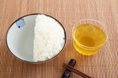 Pirinç yarım bir kase.