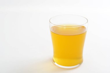 Bir cam bardak arpa çay