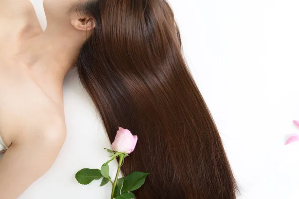 Mulher Com Cabelo Longo Bonito — Fotografia de Stock