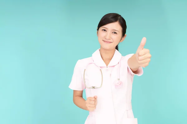 Femme Infirmière Qui Pose Joyeusement — Photo