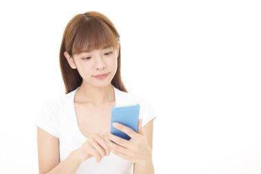 akıllı telefon arayan kadın