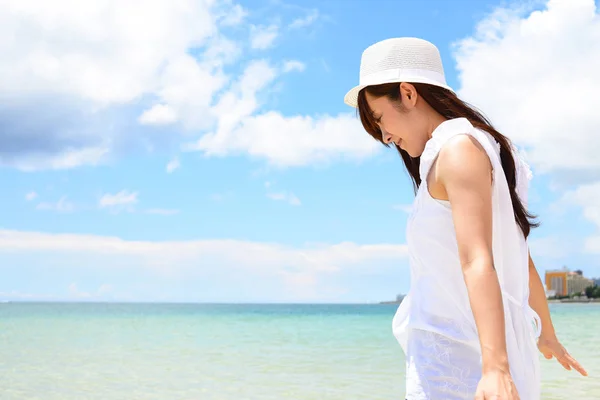 Woman Who Relaxes Beach — Stock Photo, Image